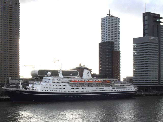 Cruiseschip ms Marco Polo van Cruise & Maritime Voyages aan de Cruise Terminal Rotterdam